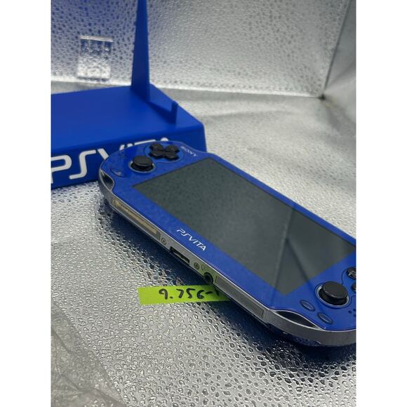 ps vita 1000 w/charger - Picture 5 of 7